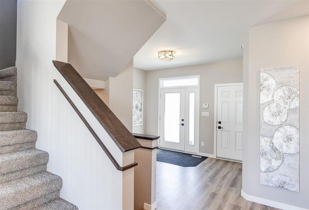 17 Red Pine Drive, West St Paul, Manitoba  R4A 0E7 - Photo 1 - 202527910