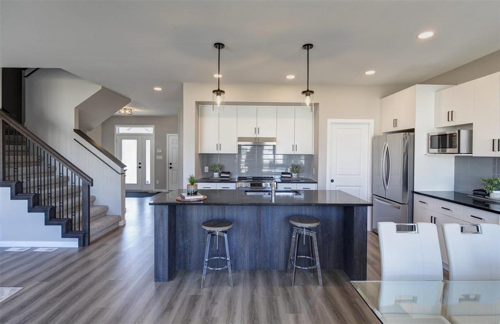 17 Red Pine Drive, West St Paul, Manitoba  R4A 0E7 - Photo 2 - 202527910