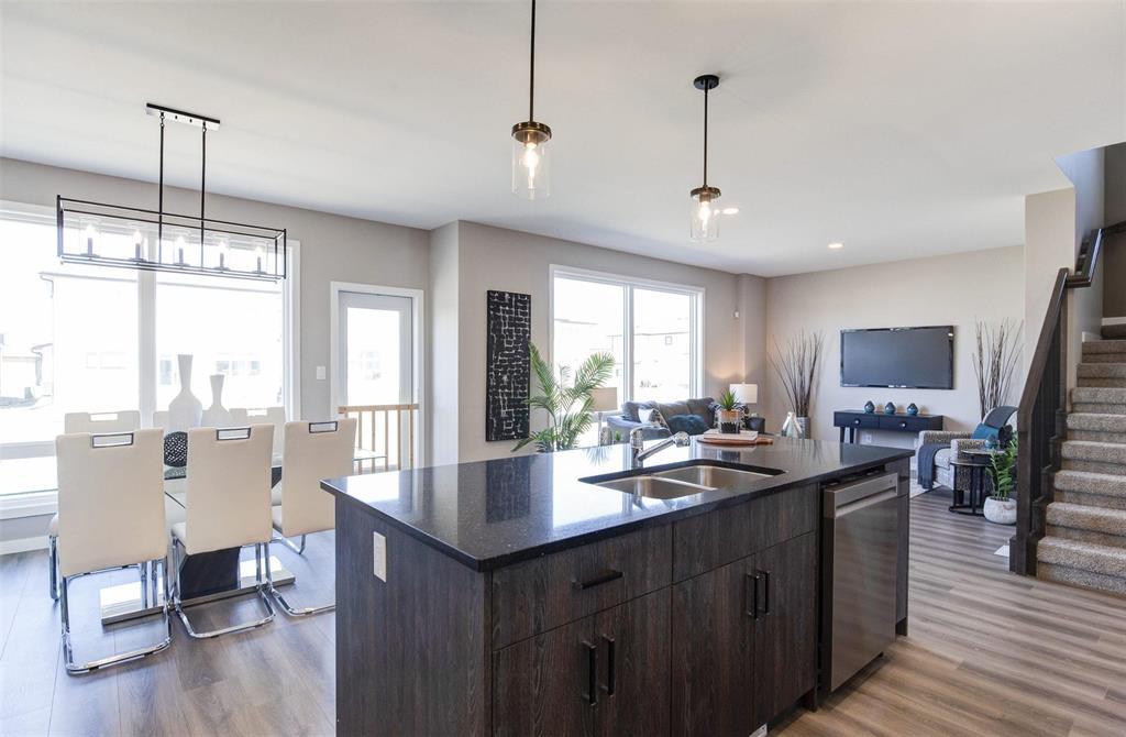 17 Red Pine Drive, West St Paul, Manitoba  R4A 0E7 - Photo 4 - 202527910