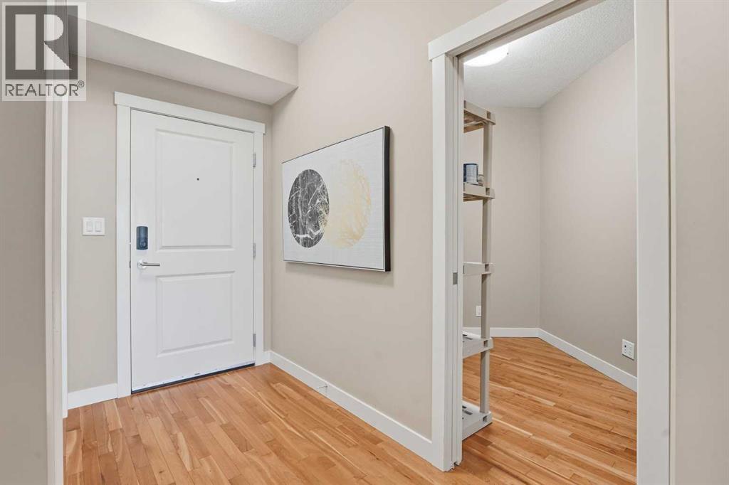 Property at 1005, 32 Varsity Estates Circle NW image 4