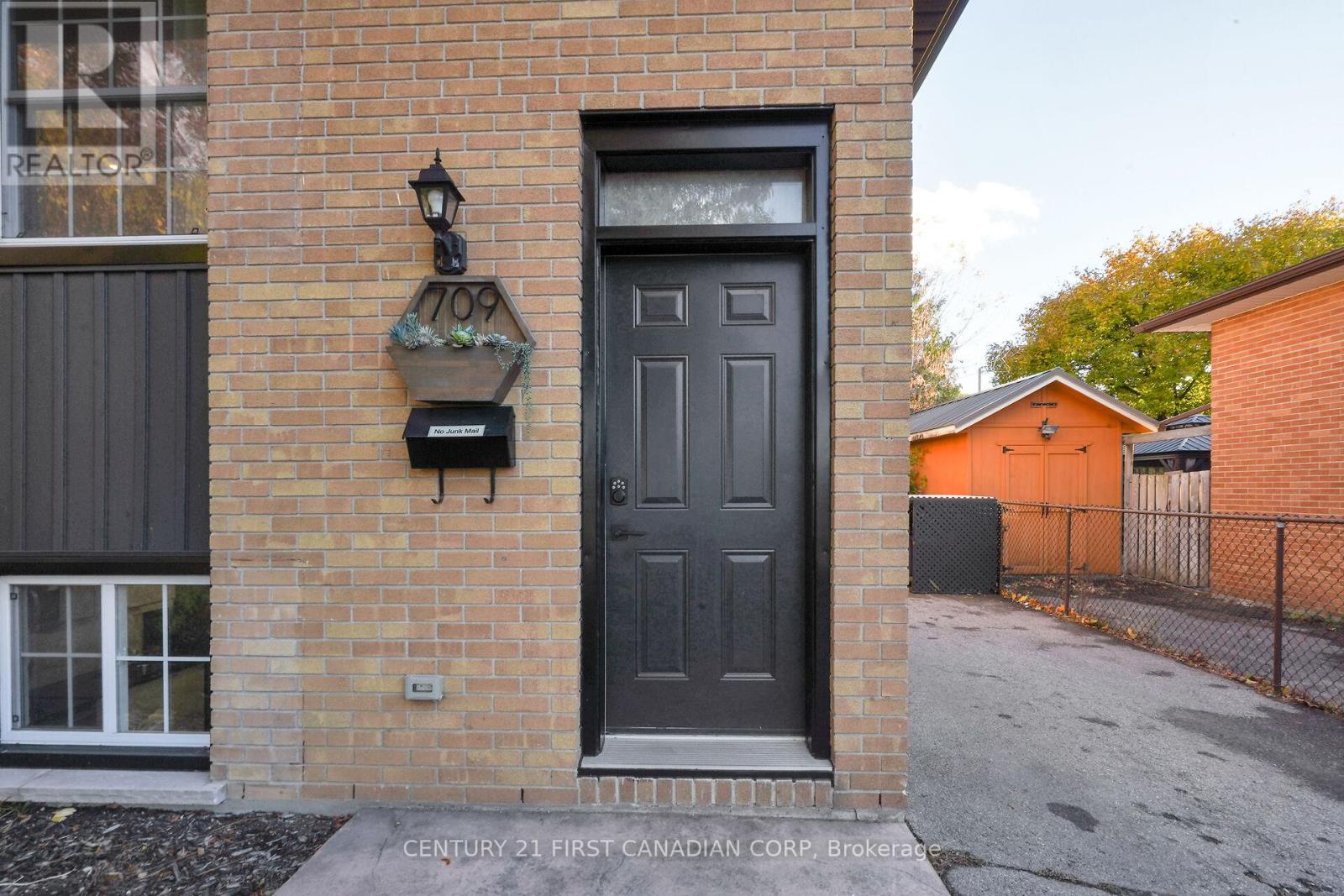 709 Sevilla Park Place, London East, Ontario  N5Y 4H9 - Photo 50 - X12508354