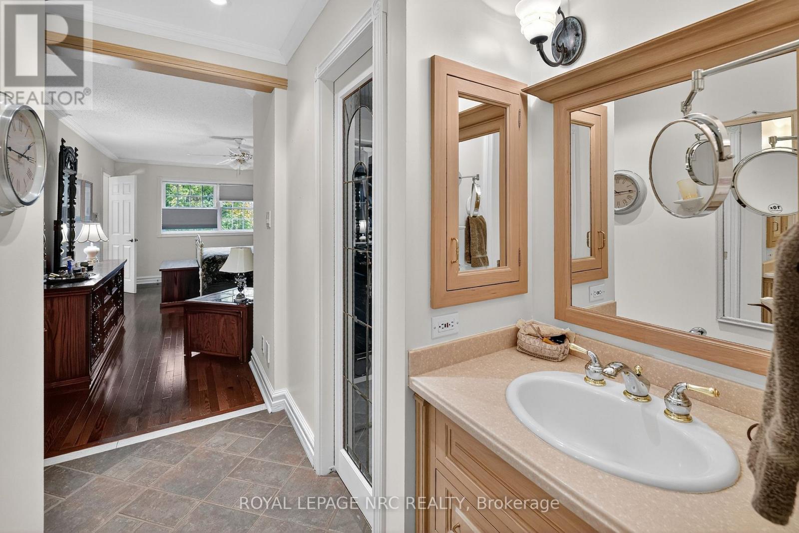 1152 Rushbrooke Drive, Oakville, Ontario  L6M 1K1 - Photo 29 - W12423178