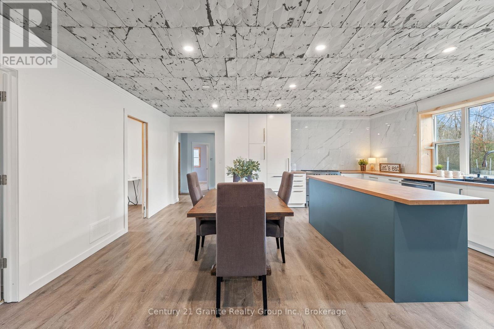 1126 Rice Road, Minden Hills, Ontario K0M 2K0 - Photo 9 - X12508336