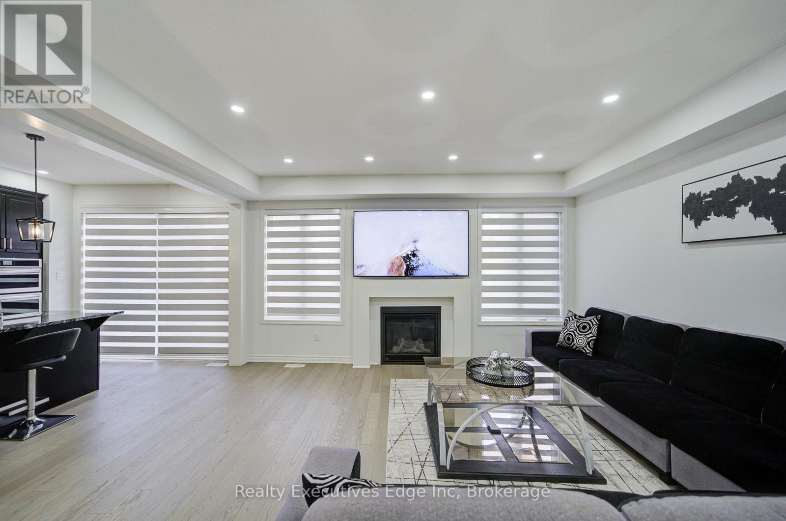 229 Forestwalk Street, Kitchener, Ontario N2R 0T2 - Photo 12 - X12508360