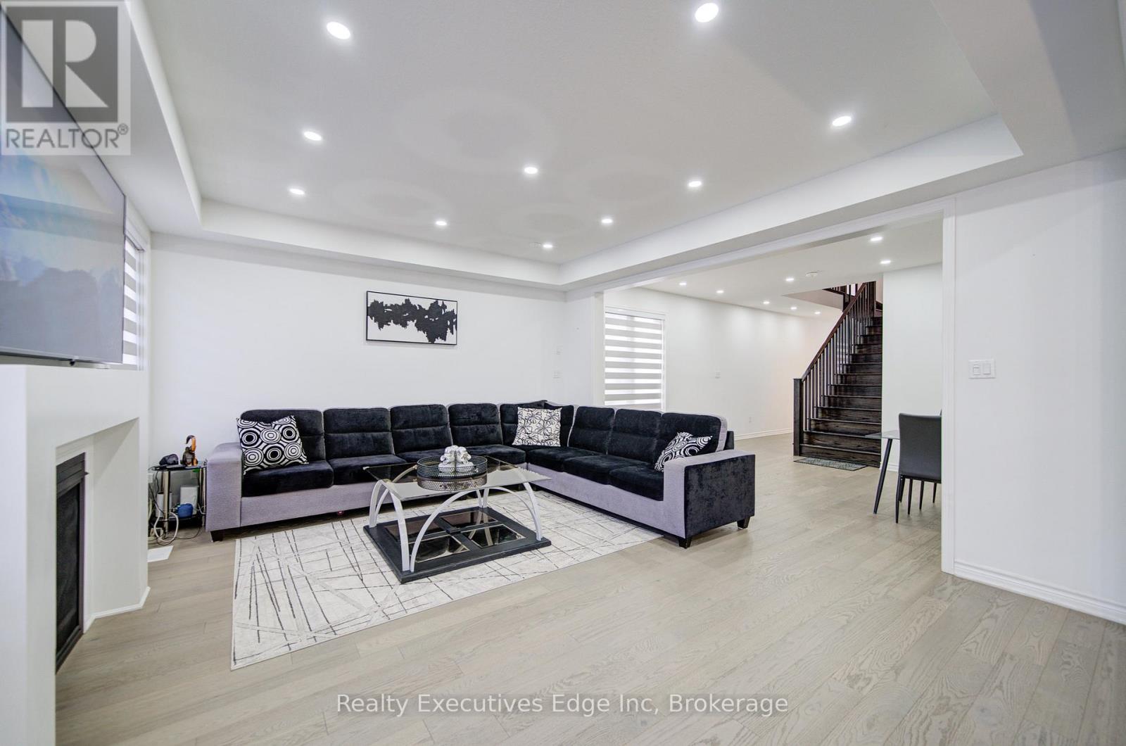 229 Forestwalk Street, Kitchener, Ontario N2R 0T2 - Photo 14 - X12508360