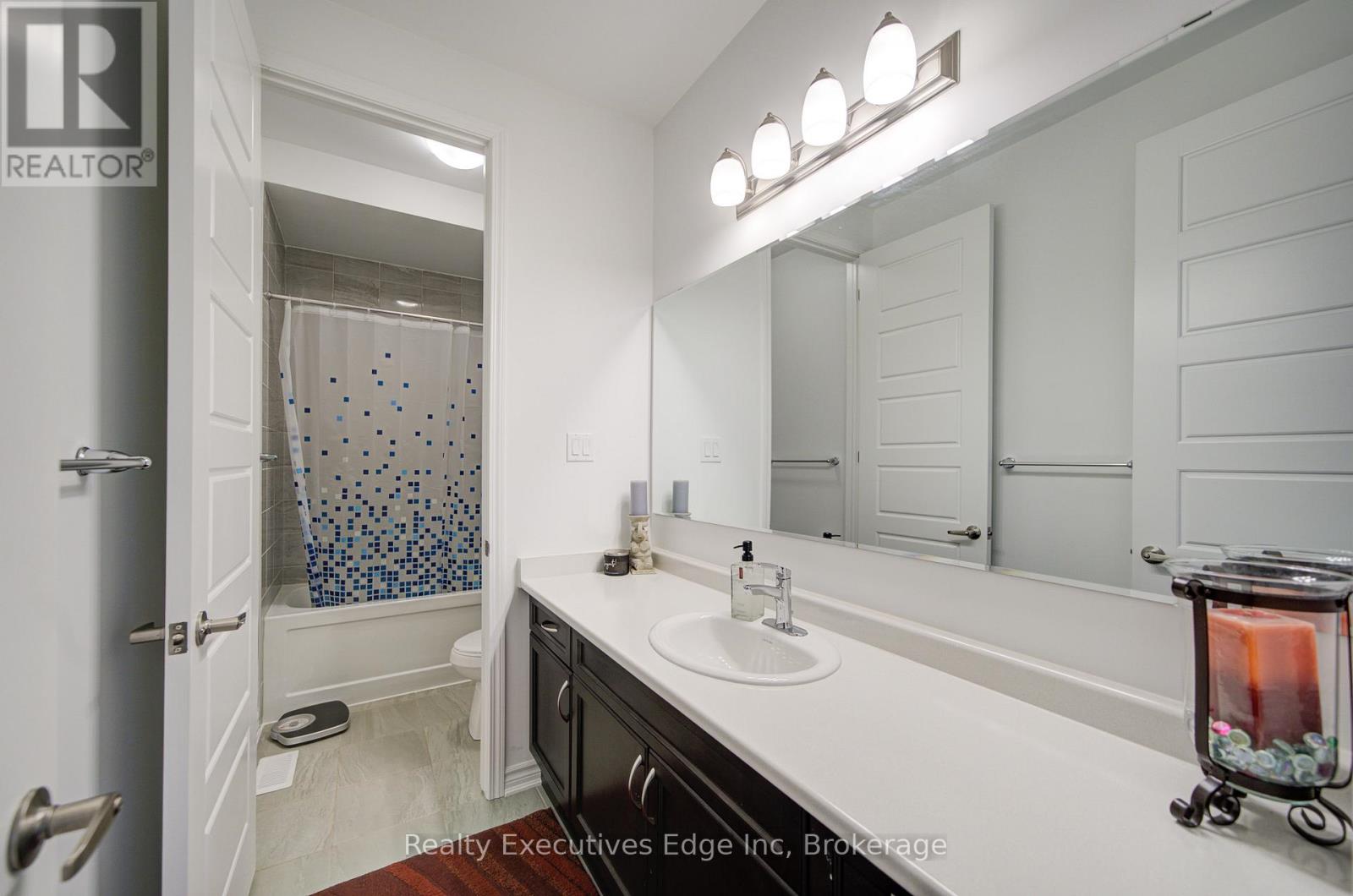 229 Forestwalk Street, Kitchener, Ontario N2R 0T2 - Photo 21 - X12508360