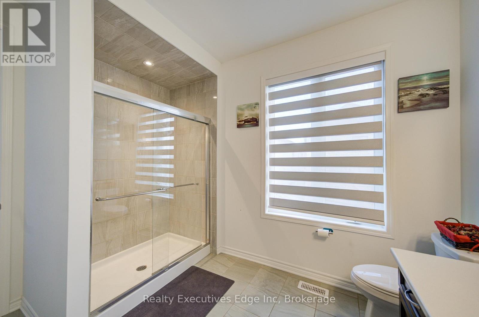 229 Forestwalk Street, Kitchener, Ontario N2R 0T2 - Photo 26 - X12508360