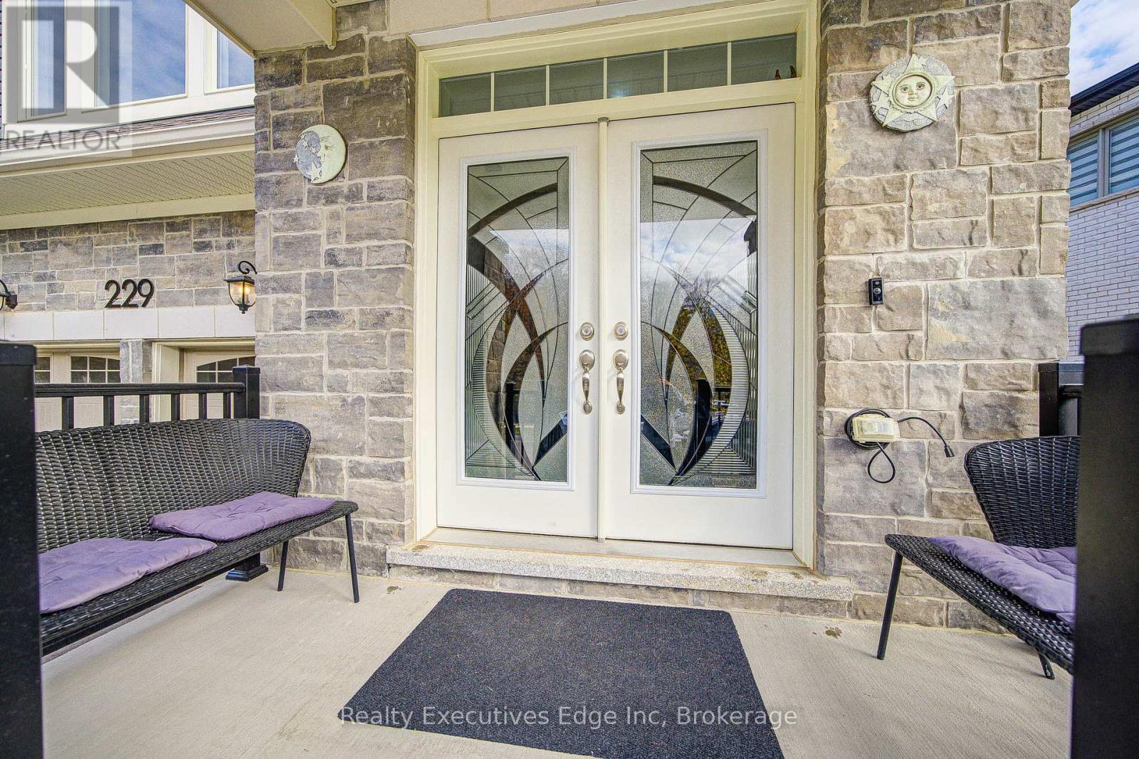 229 Forestwalk Street, Kitchener, Ontario N2R 0T2 - Photo 5 - X12508360