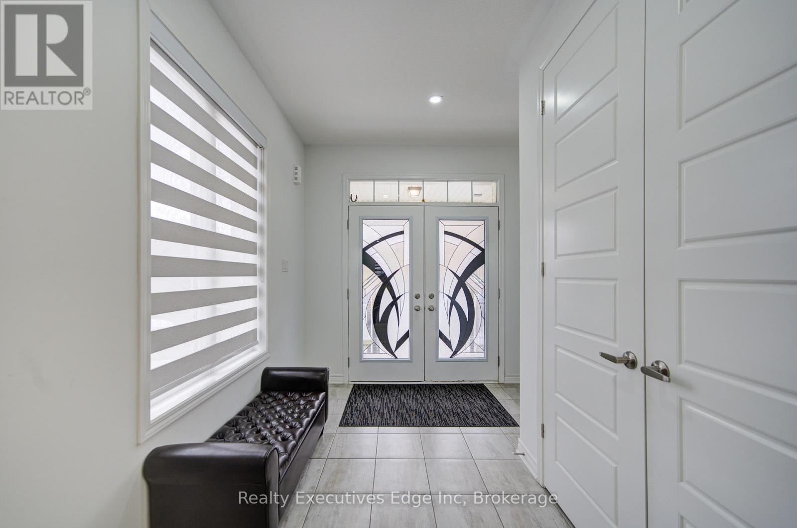 229 Forestwalk Street, Kitchener, Ontario N2R 0T2 - Photo 6 - X12508360