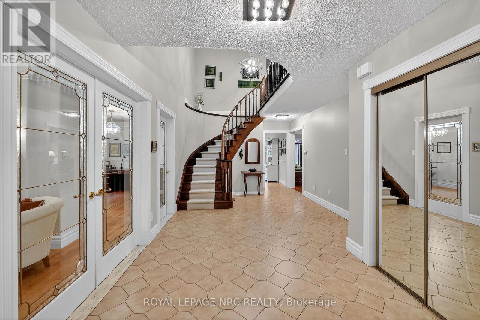 1152 Rushbrooke Drive, Oakville, Ontario  L6M 1K1 - Photo 4 - W12423178