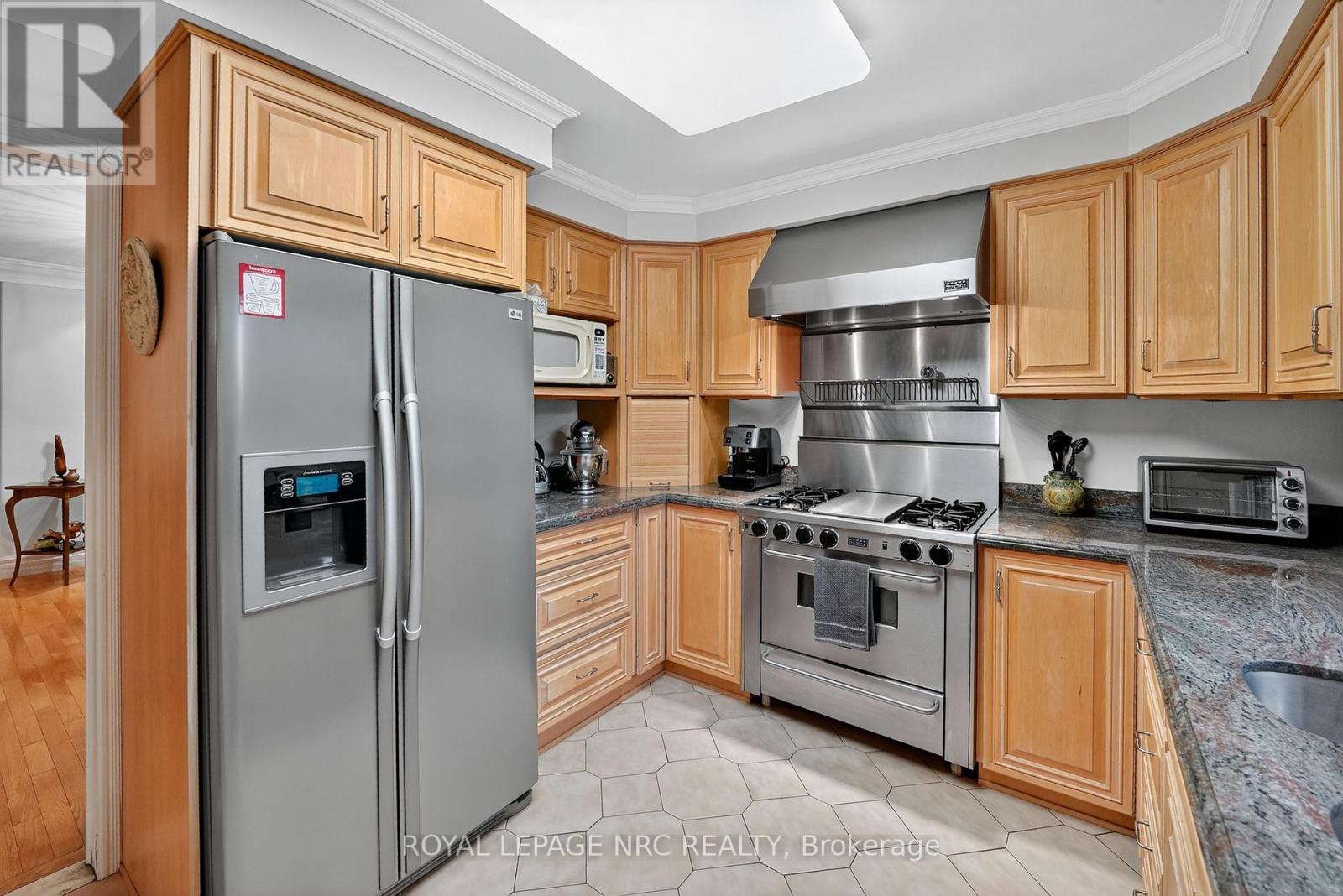 1152 Rushbrooke Drive, Oakville, Ontario  L6M 1K1 - Photo 8 - W12423178