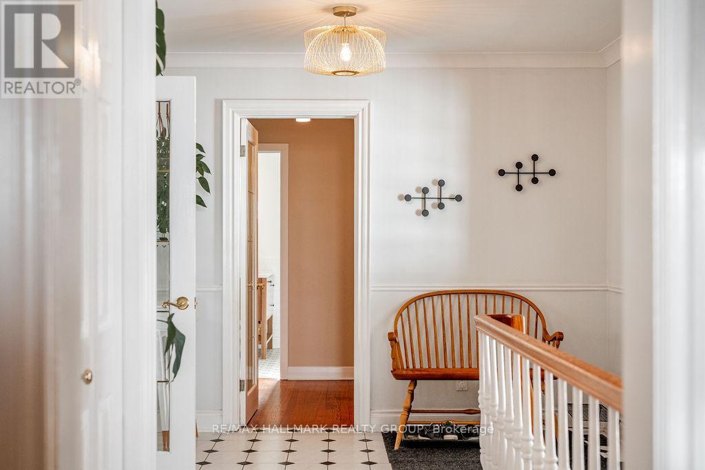 275 Crocus Avenue, Ottawa, Ontario  K1H 6C7 - Photo 4 - X12508216