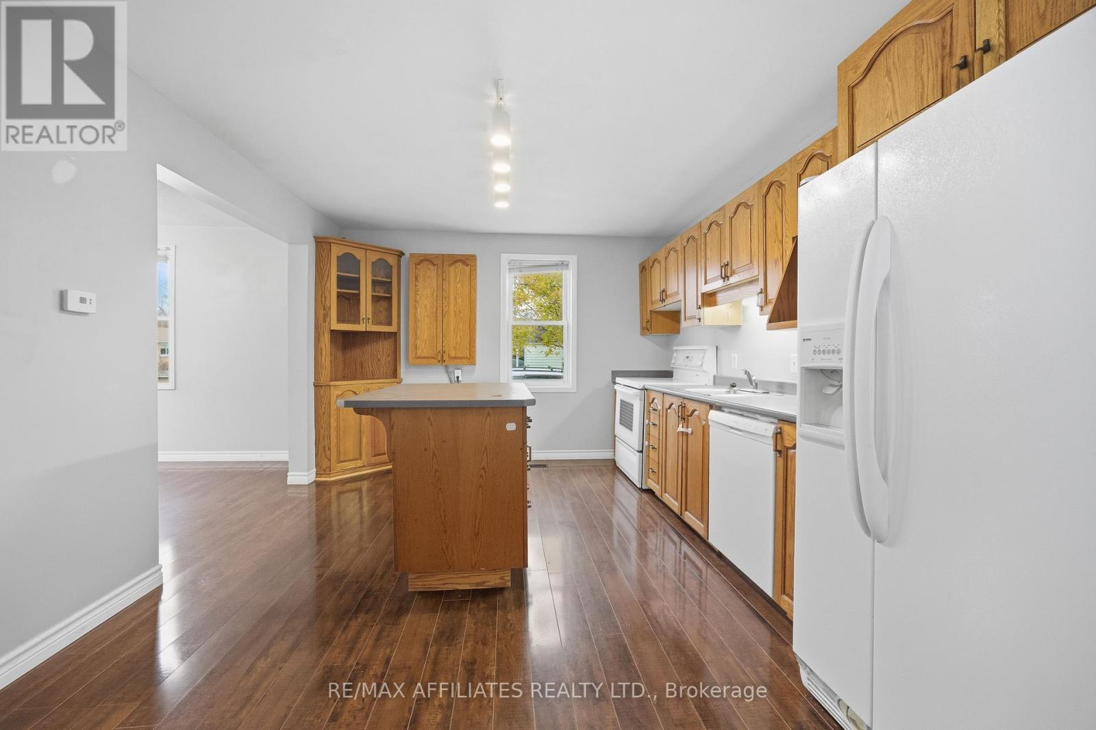 18 Cockburn Street, Perth, Ontario  K7H 2A9 - Photo 6 - X12508224