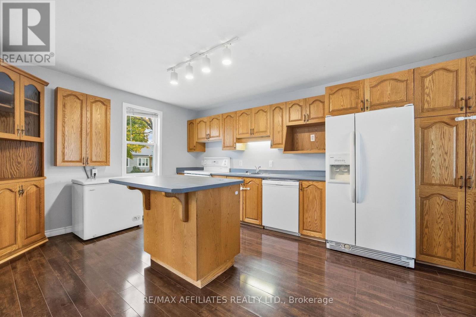 18 Cockburn Street, Perth, Ontario  K7H 2A9 - Photo 7 - X12508224