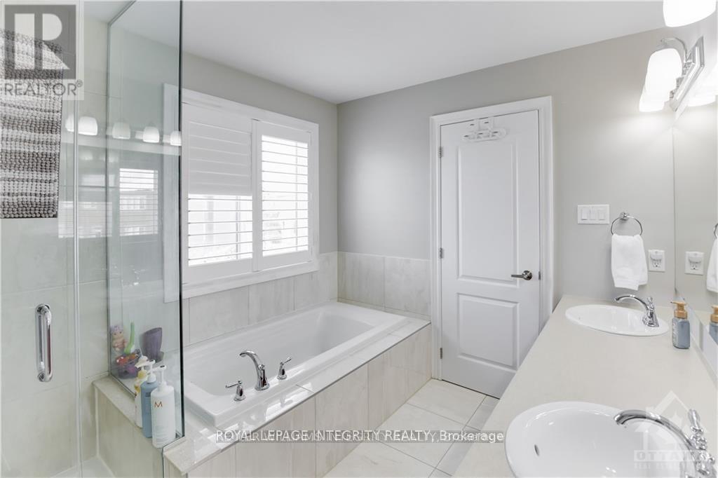 307 Meadowbreeze Drive, Ottawa, Ontario  K2M 0J7 - Photo 19 - X12508228