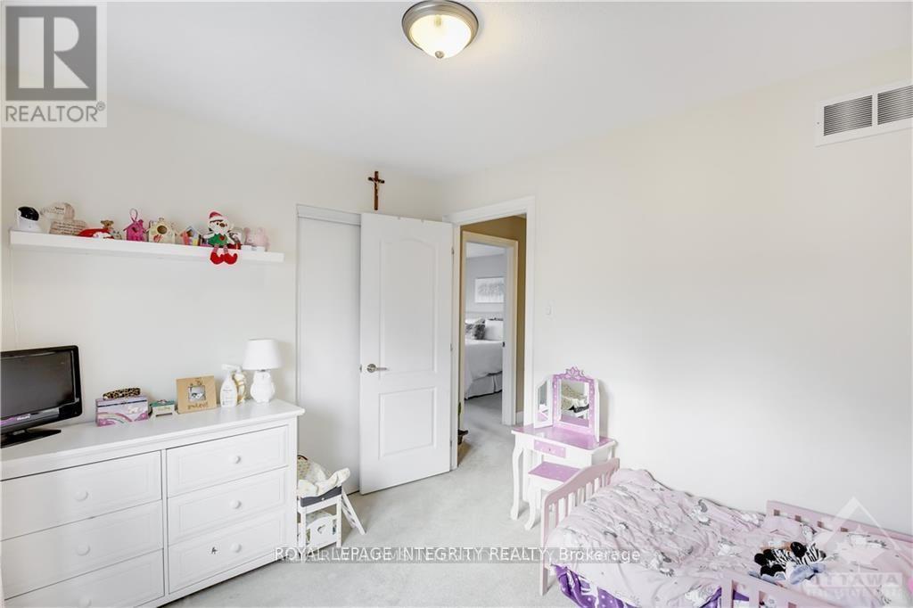 307 Meadowbreeze Drive, Ottawa, Ontario  K2M 0J7 - Photo 23 - X12508228
