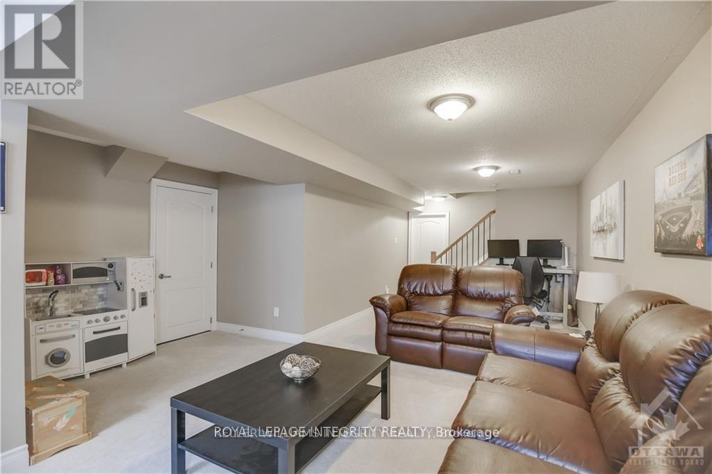 307 Meadowbreeze Drive, Ottawa, Ontario  K2M 0J7 - Photo 28 - X12508228
