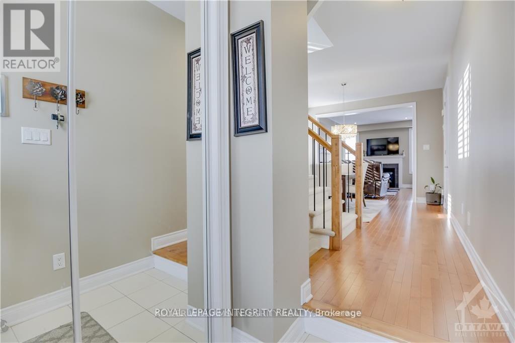 307 Meadowbreeze Drive, Ottawa, Ontario  K2M 0J7 - Photo 3 - X12508228