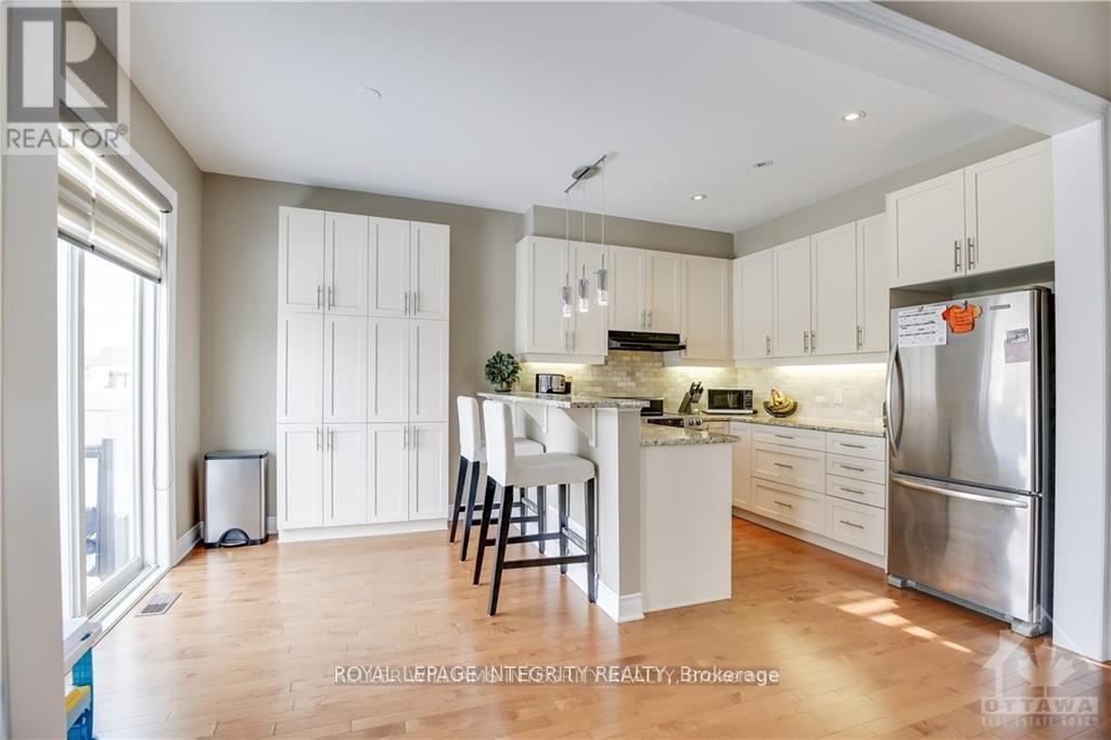 307 Meadowbreeze Drive, Ottawa, Ontario  K2M 0J7 - Photo 9 - X12508228