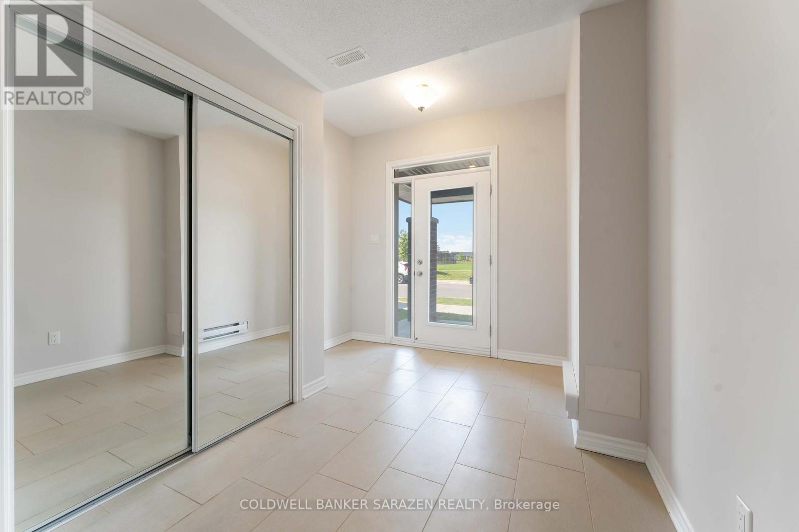 229 Squadron Crescent, Ottawa, Ontario  K1K 5A4 - Photo 2 - X12508368