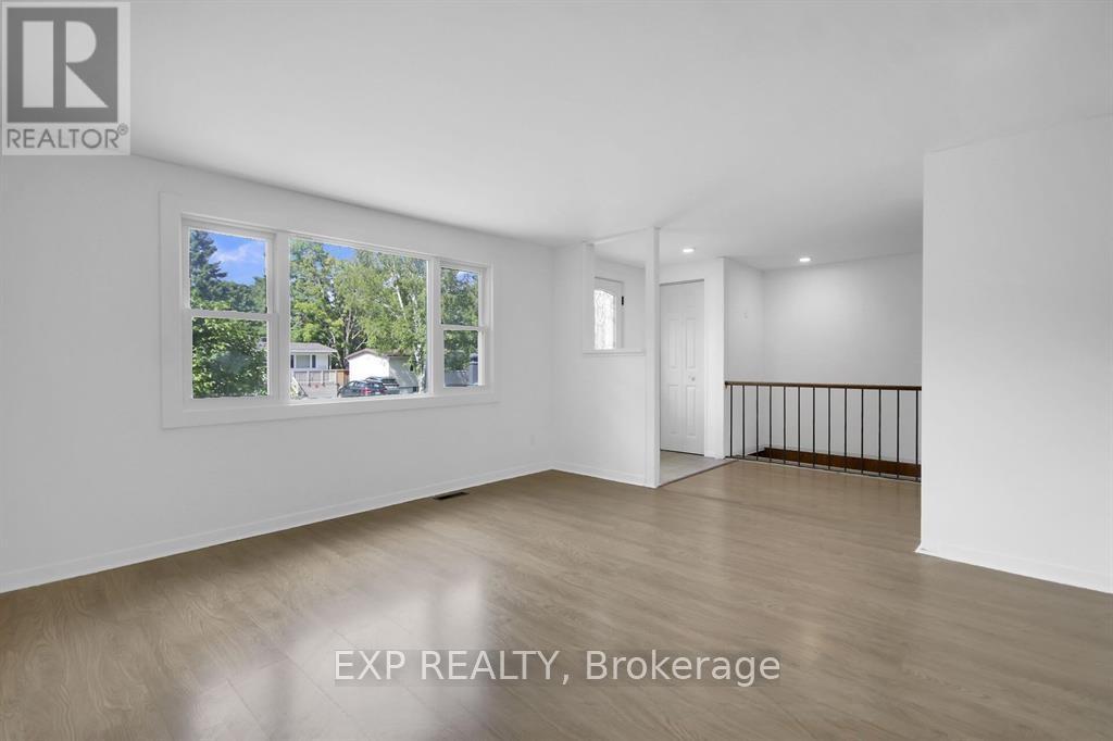 14 Lazy Nol Court, Ottawa, Ontario K2S 1T5 - Photo 3 - X12508400