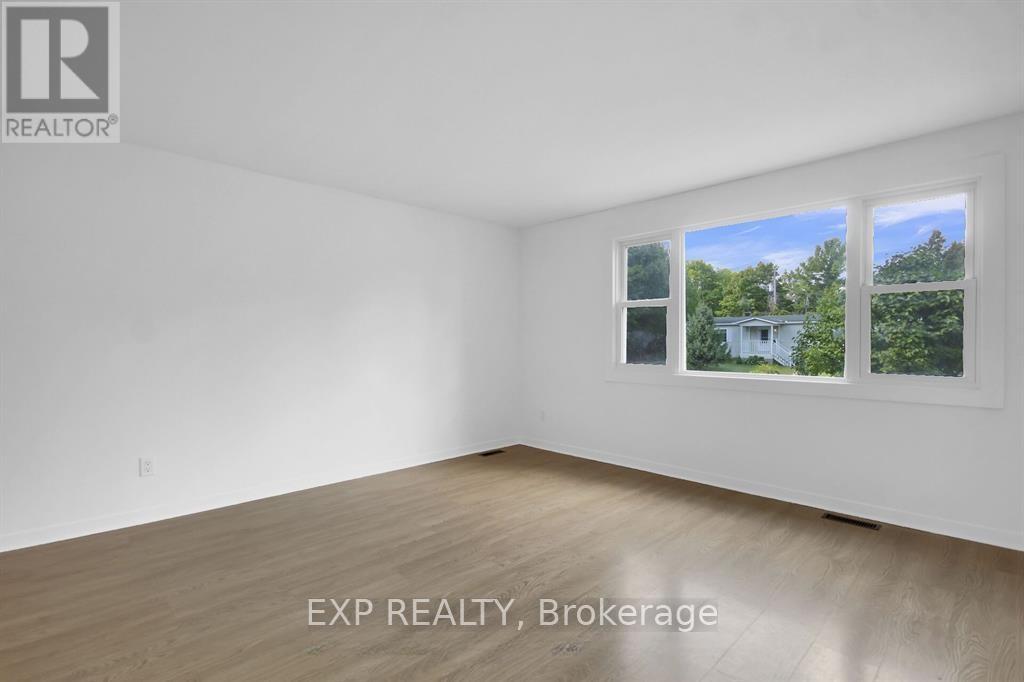 14 Lazy Nol Court, Ottawa, Ontario K2S 1T5 - Photo 5 - X12508400