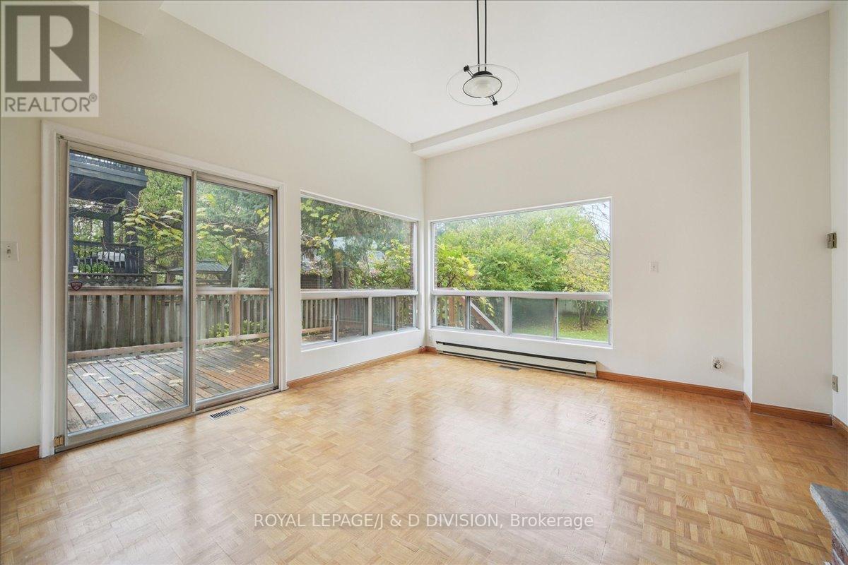 108 Glen Albert Drive, Toronto, Ontario  M4B 1J2 - Photo 11 - E12508174