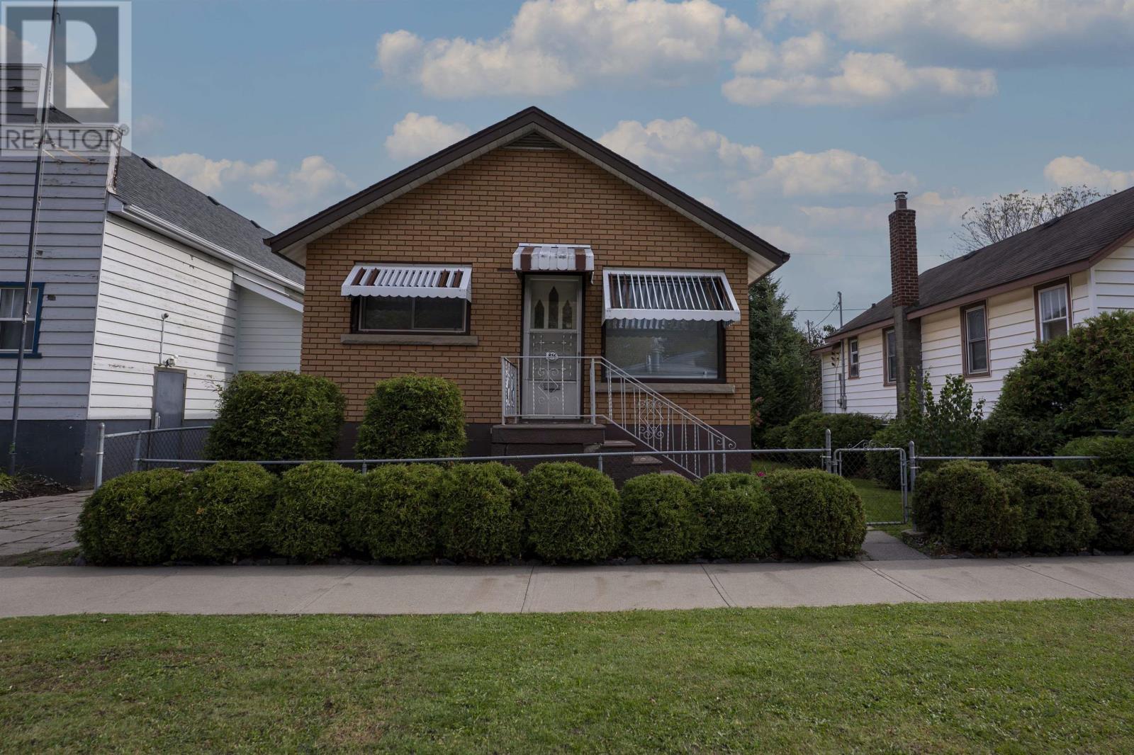 816 Spring ST, Thunder Bay, Ontario