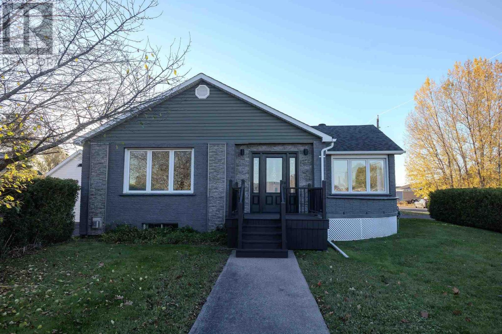 695 Korah Rd, Sault Ste. Marie, Ontario P6A 5W6 - Photo 2 - SM252832