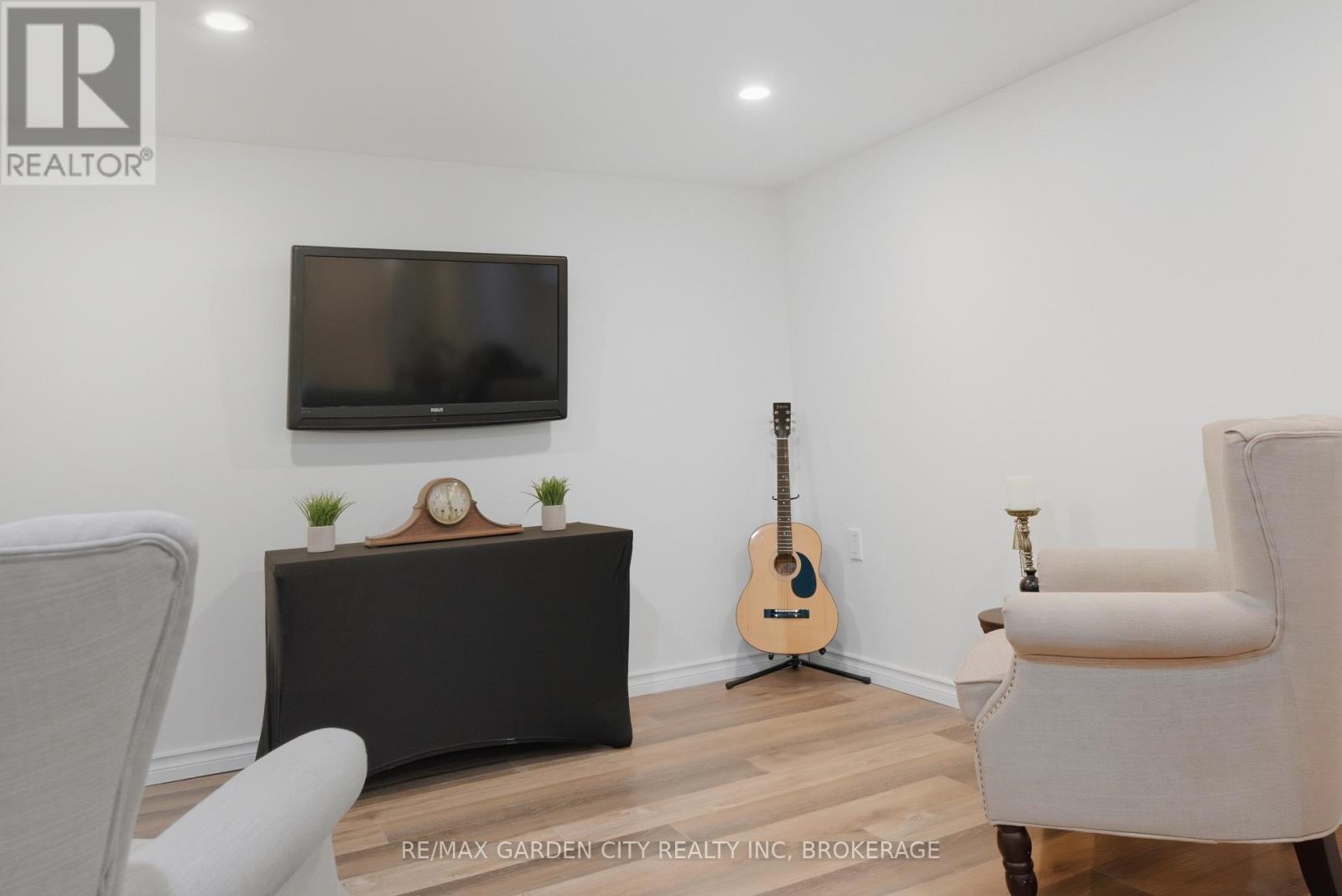 5294 Slater Avenue, Niagara Falls, Ontario  L2E 4W9 - Photo 23 - X12508186