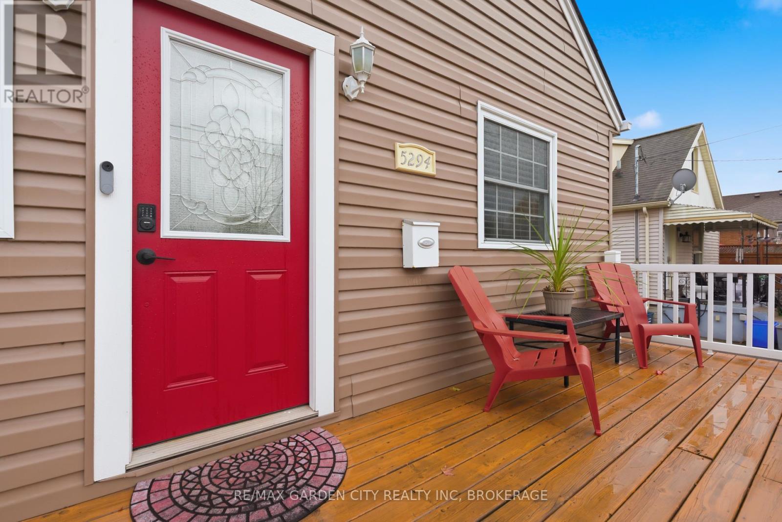 5294 Slater Avenue, Niagara Falls, Ontario  L2E 4W9 - Photo 3 - X12508186