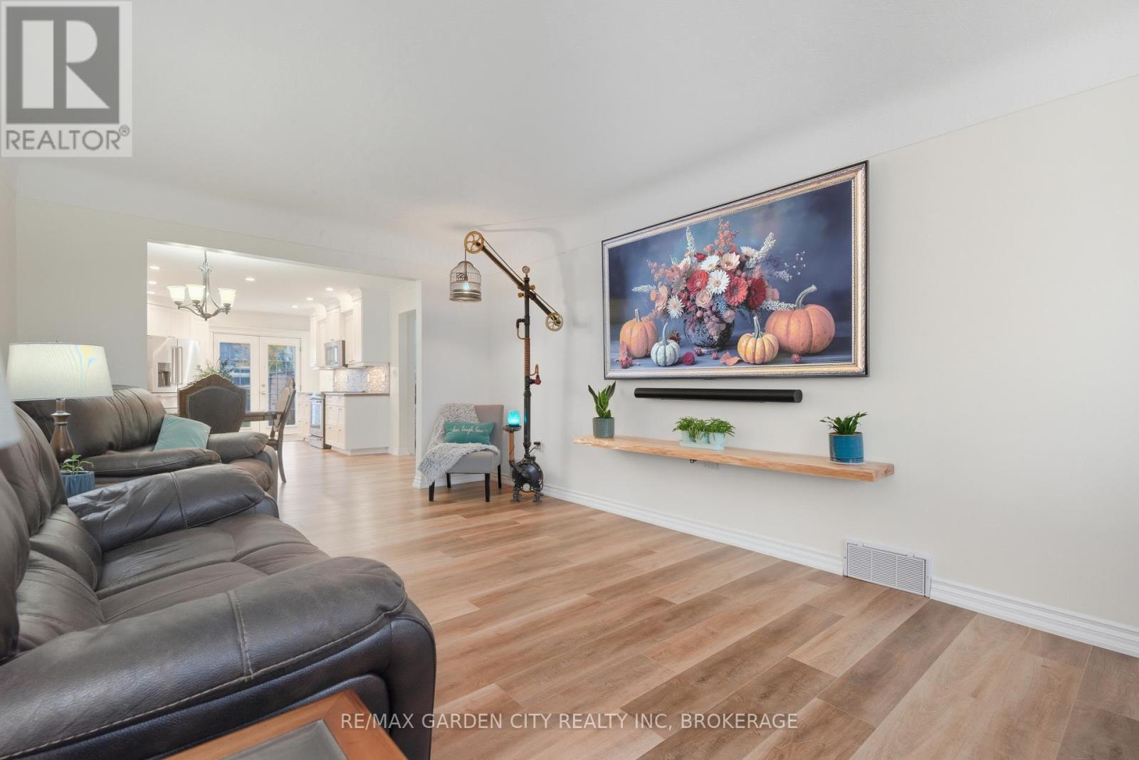 5294 Slater Avenue, Niagara Falls, Ontario  L2E 4W9 - Photo 6 - X12508186