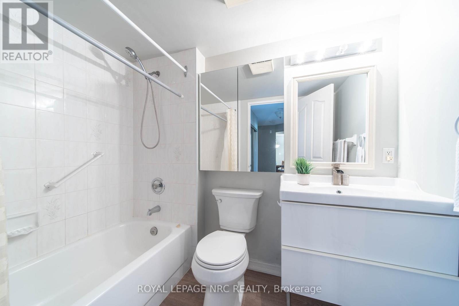 203 - 8111 Forest Glen Drive, Niagara Falls, Ontario  L2H 2Y7 - Photo 11 - X12508460