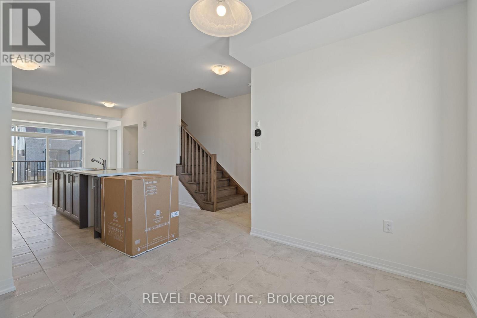 39 Lilac Lane, Thorold, Ontario L0S 1K0 - Photo 10 - X12508484