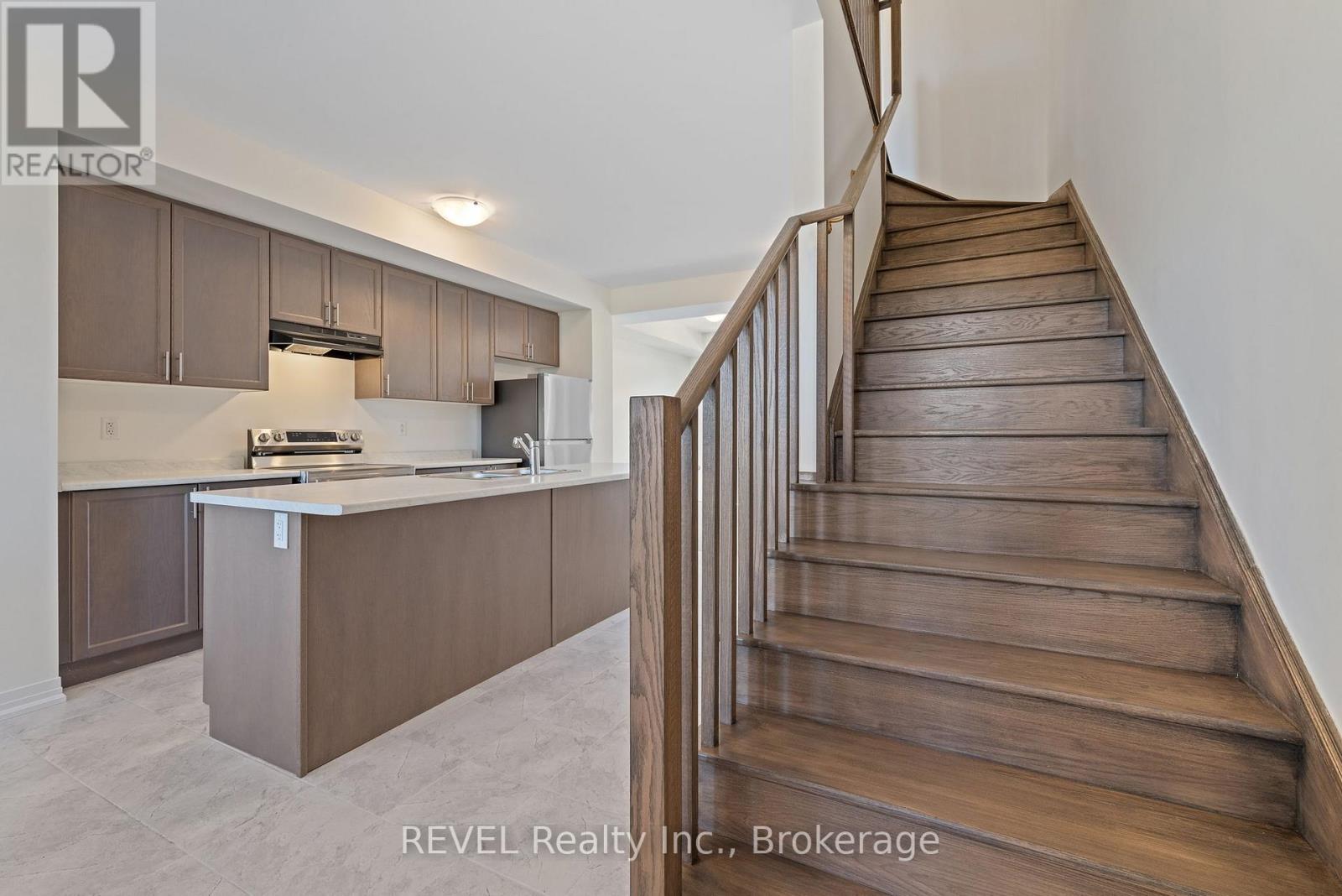 39 Lilac Lane, Thorold, Ontario L0S 1K0 - Photo 11 - X12508484