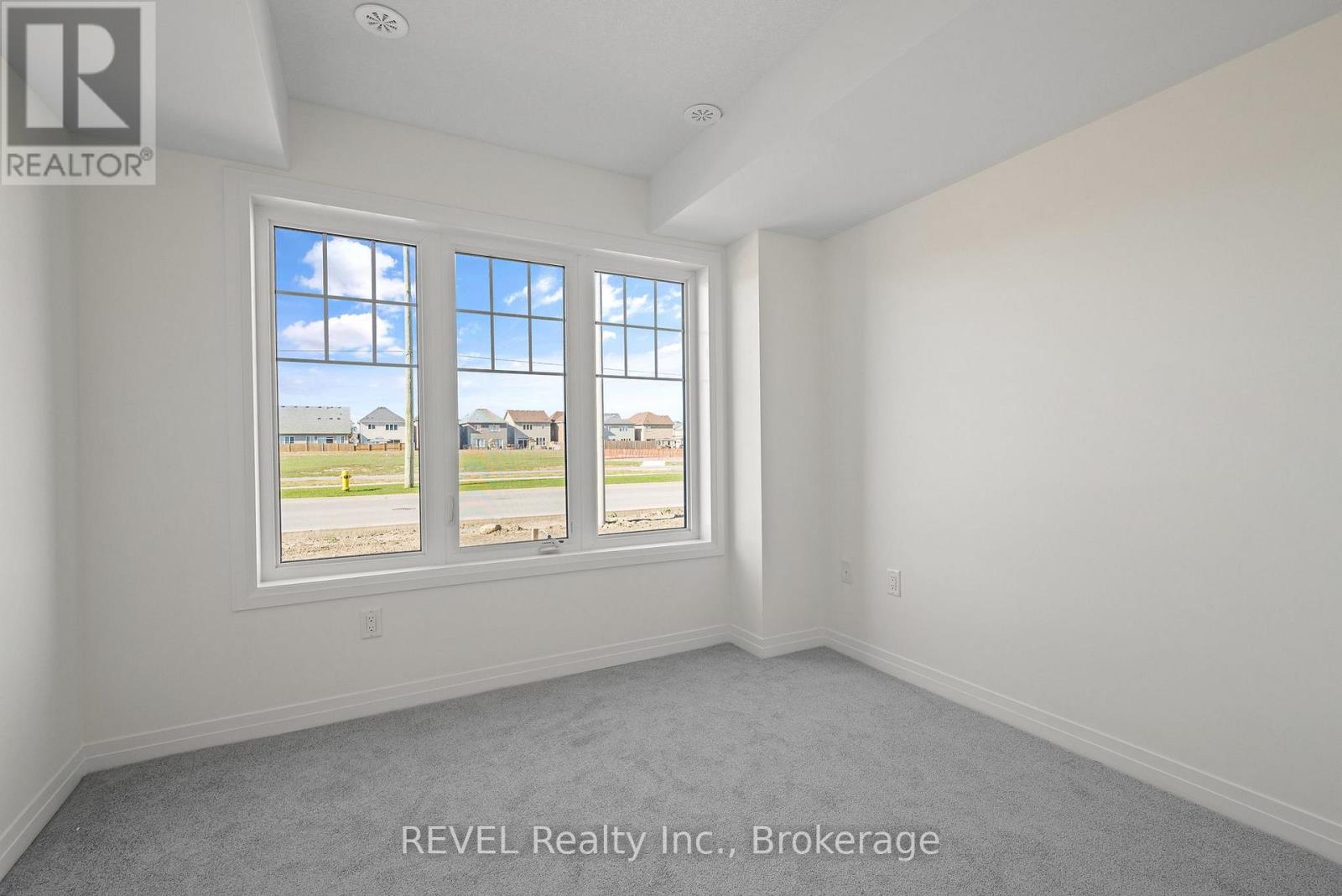 39 Lilac Lane, Thorold, Ontario L0S 1K0 - Photo 16 - X12508484