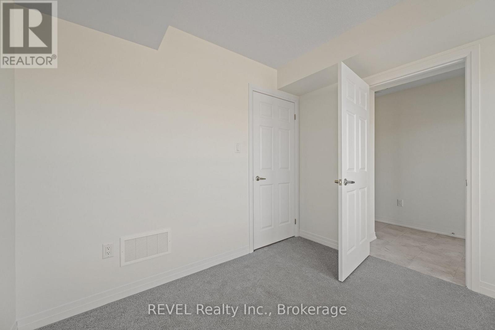 39 Lilac Lane, Thorold, Ontario L0S 1K0 - Photo 17 - X12508484