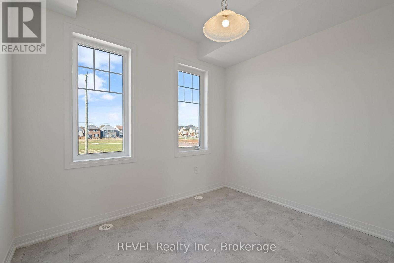 39 Lilac Lane, Thorold, Ontario L0S 1K0 - Photo 19 - X12508484