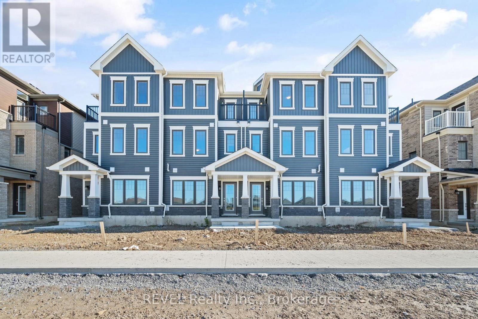 39 Lilac Lane, Thorold, Ontario L0S 1K0 - Photo 2 - X12508484