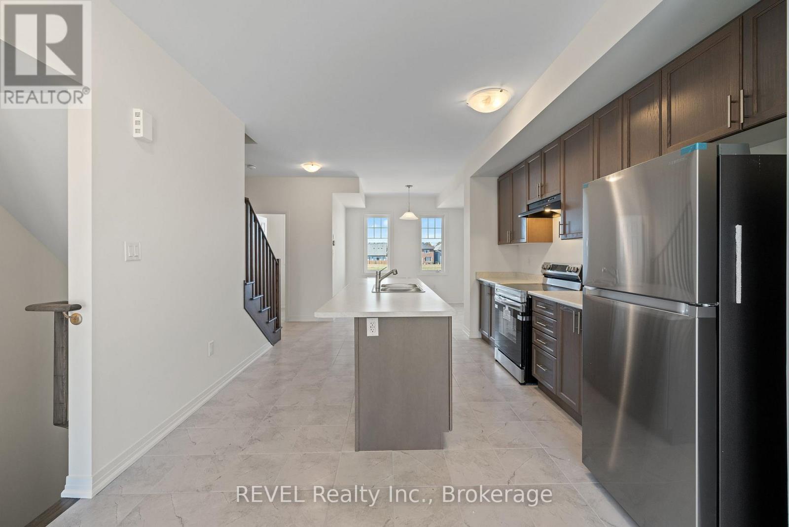 39 Lilac Lane, Thorold, Ontario L0S 1K0 - Photo 6 - X12508484