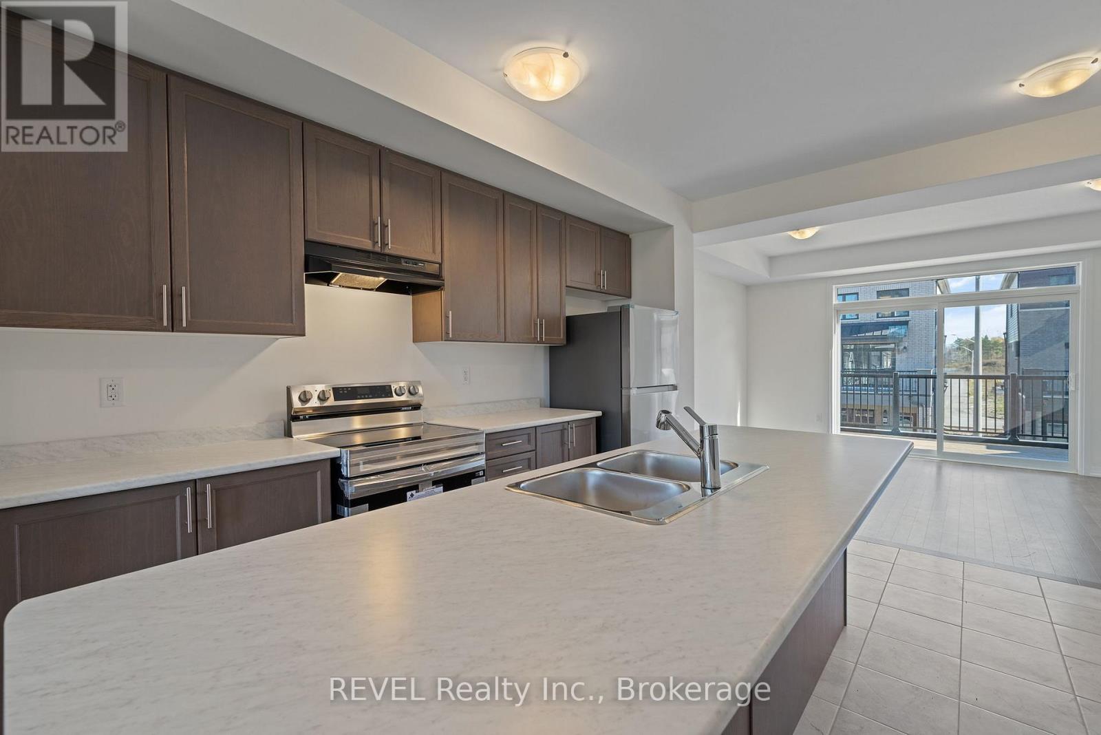 39 Lilac Lane, Thorold, Ontario L0S 1K0 - Photo 8 - X12508484