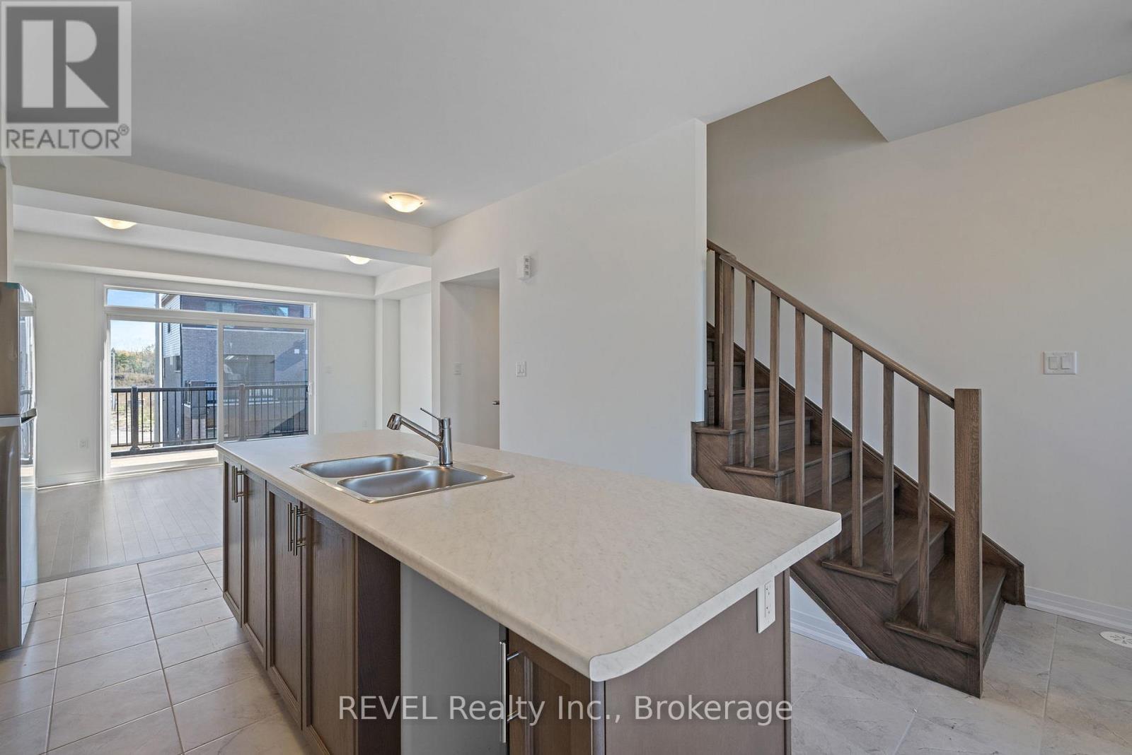 39 Lilac Lane, Thorold, Ontario L0S 1K0 - Photo 9 - X12508484