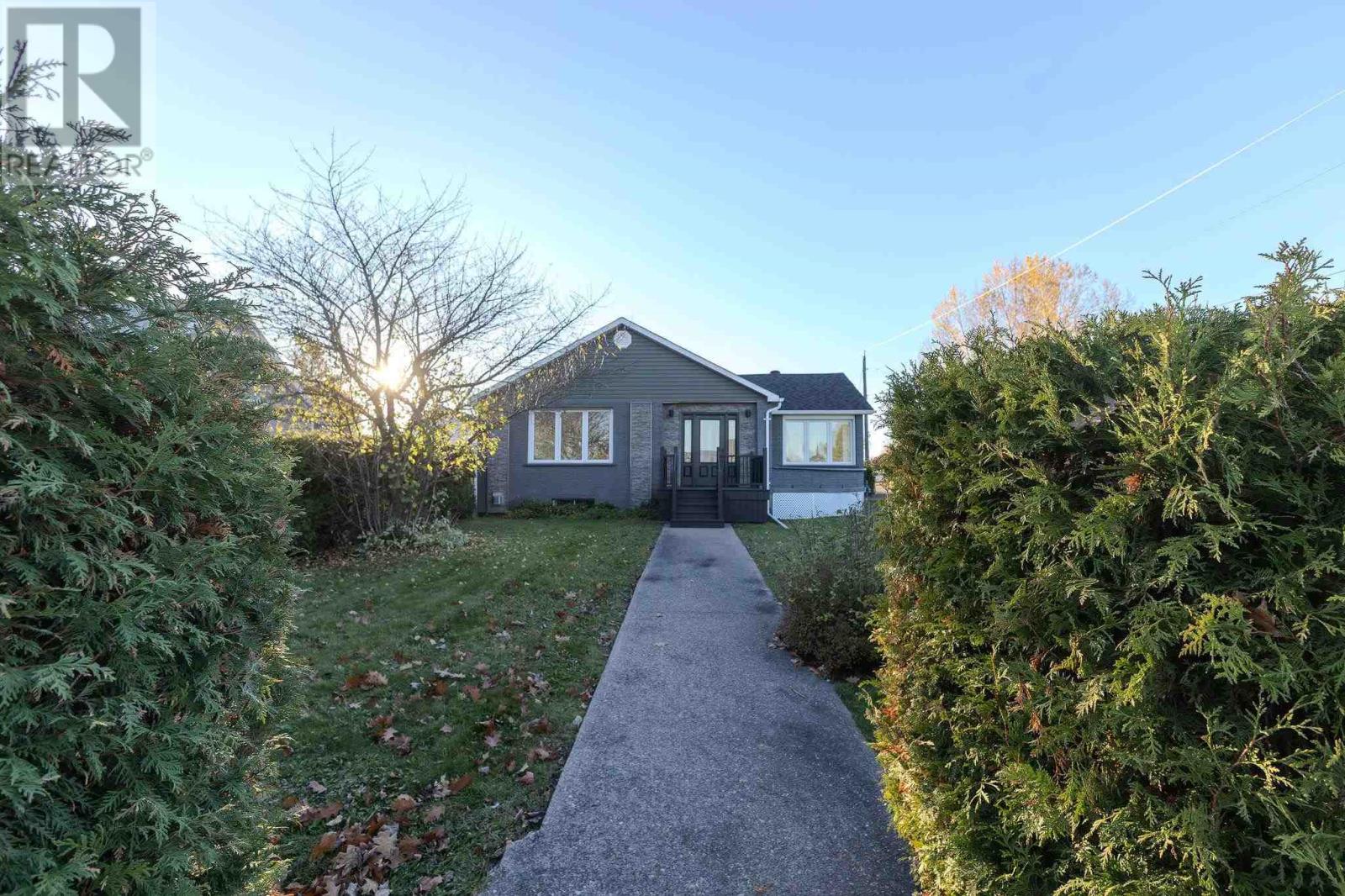 695 Korah Rd, Sault Ste. Marie, Ontario P6A 5W6 - Photo 4 - SM252832