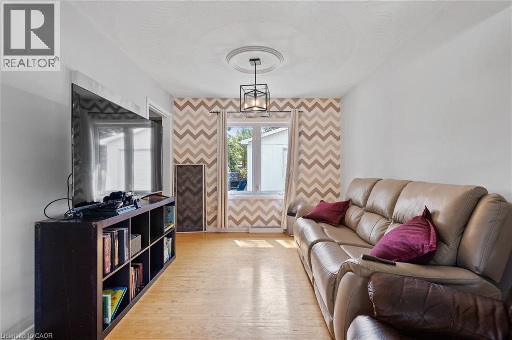 20 Mcgill Street, Welland, Ontario  L3C 3L3 - Photo 9 - 40759302