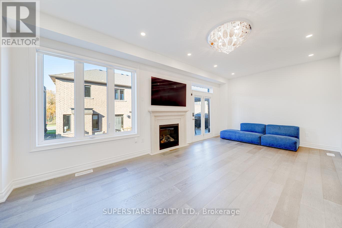 40 Boiton Street, Richmond Hill, Ontario  L4S 0M1 - Photo 3 - N12508106