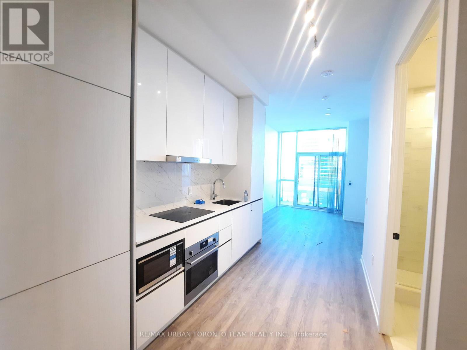 608 - 8 Interchange Way, Vaughan, Ontario  L4K 5Z7 - Photo 2 - N12508130