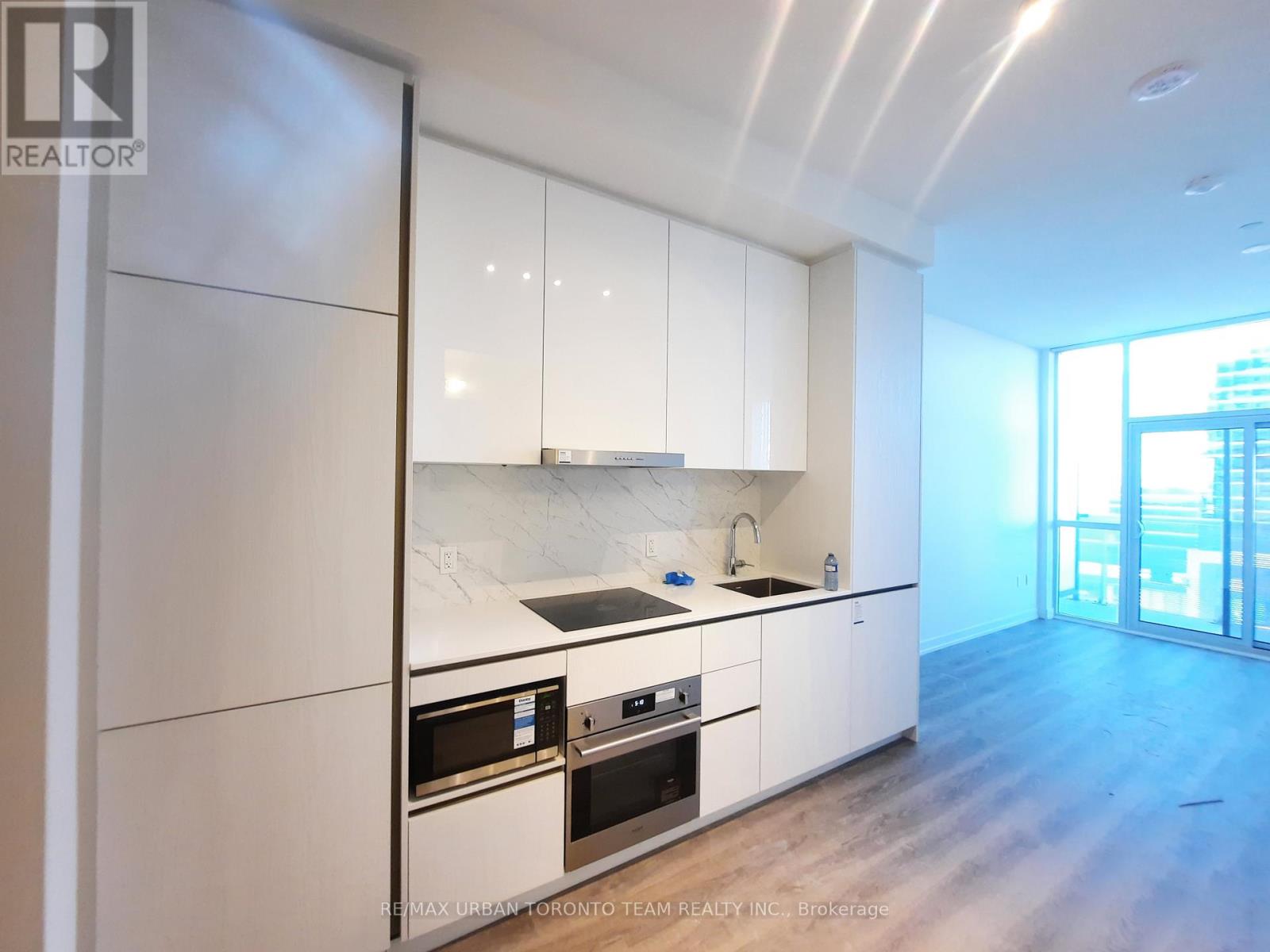 608 - 8 Interchange Way, Vaughan, Ontario  L4K 5Z7 - Photo 3 - N12508130