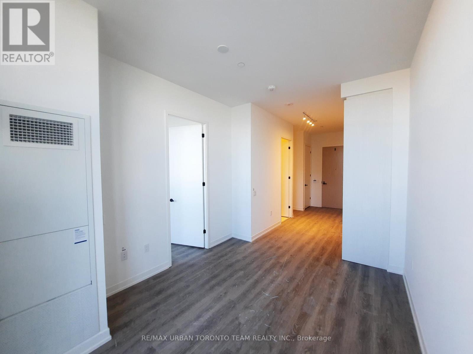 608 - 8 Interchange Way, Vaughan, Ontario  L4K 5Z7 - Photo 4 - N12508130