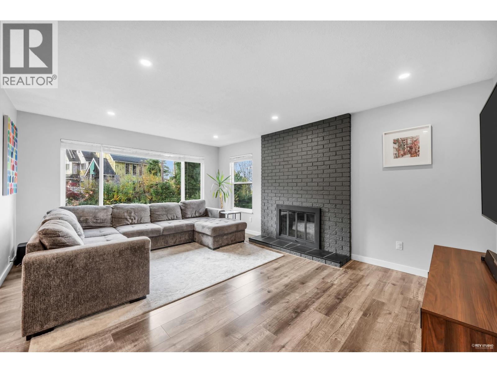 2247 Park Crescent, Coquitlam, British Columbia  V3J 6T3 - Photo 2 - R3064078