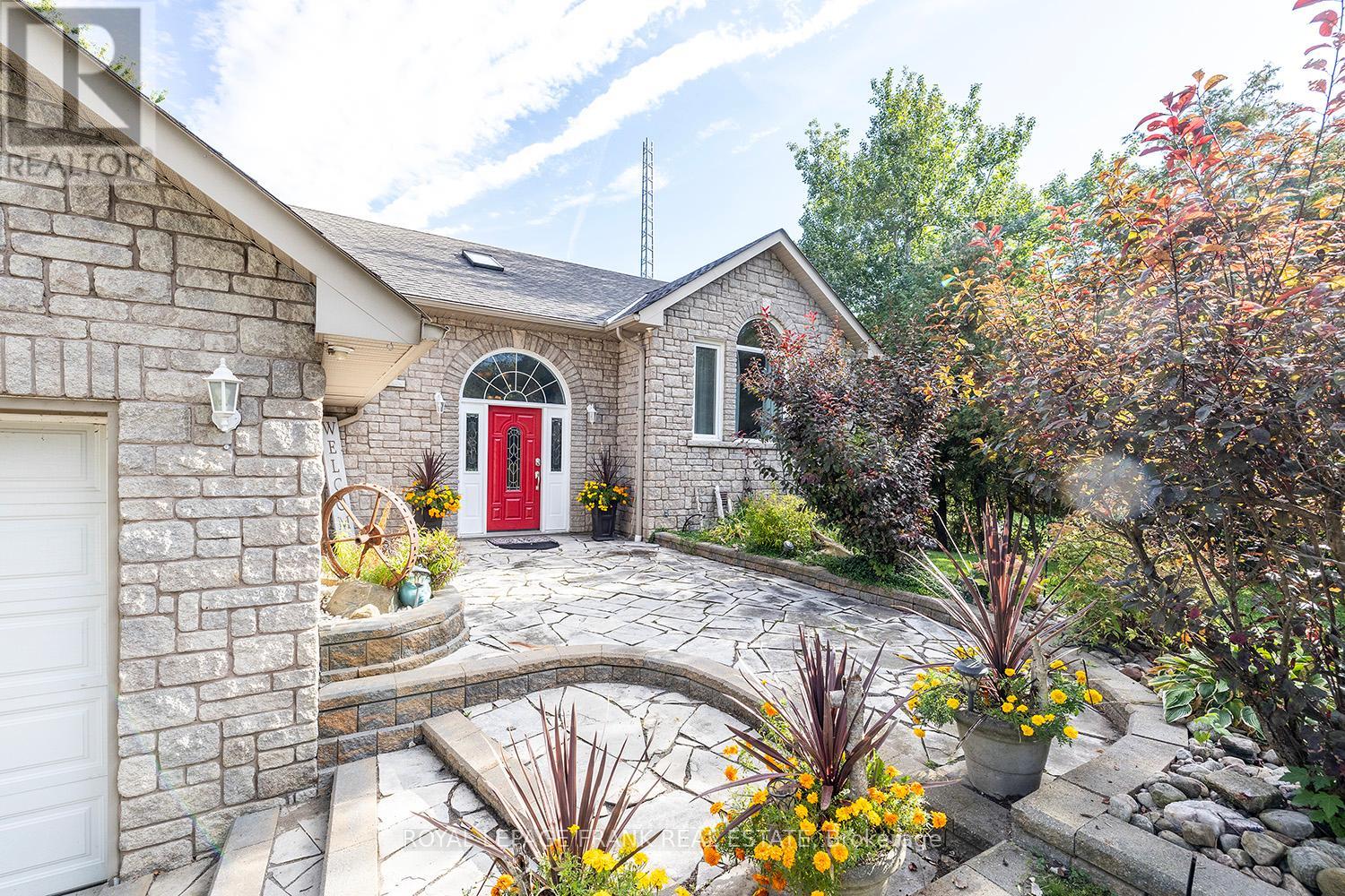 25 Shelley Drive, Kawartha Lakes, Ontario  K0M 2C0 - Photo 4 - X12508194